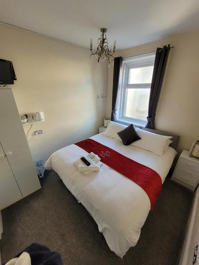 *** Guest house Crystals On The Prom Hotel Blackpool United Kingdom