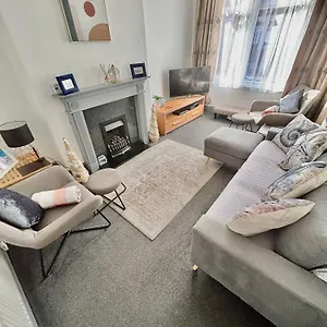 Holiday home Entire In With Free Parking And A Private Patio Garden, Blackpool